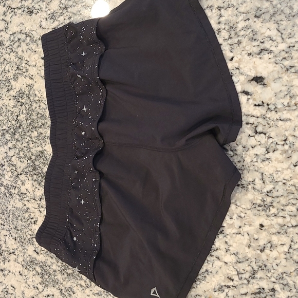 LIKE NEW! IVIVVA Shorts! - Picture 3 of 4